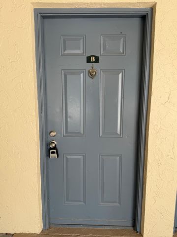 1515 Lake Crystal Drive B, West Palm Beach, FL 33411