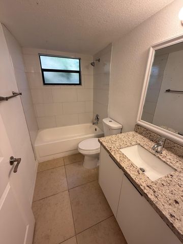 1515 Lake Crystal Drive B, West Palm Beach, FL 33411