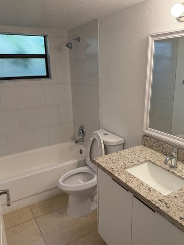 1515 Lake Crystal Drive B, West Palm Beach, FL 33411