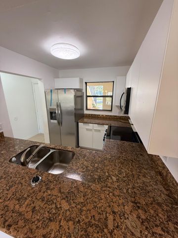1515 Lake Crystal Drive B, West Palm Beach, FL 33411