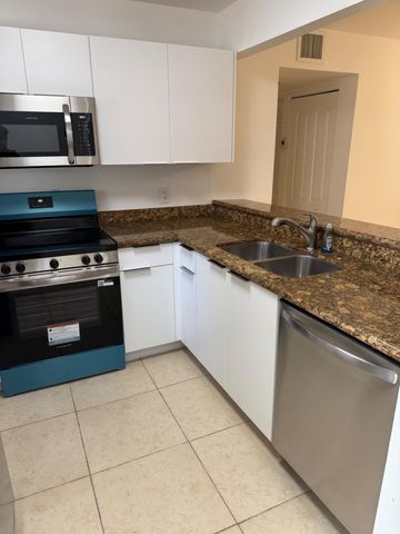 1515 Lake Crystal Drive B, West Palm Beach, FL 33411