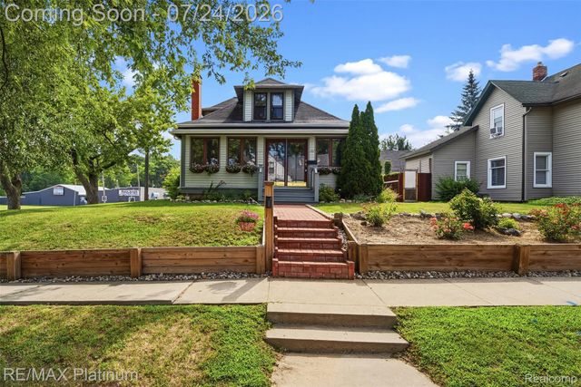 101 S Pine Street, Fenton, MI 48430