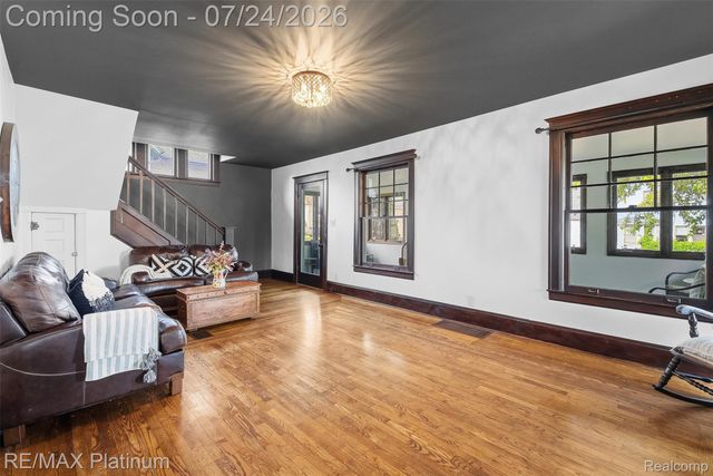 101 S Pine Street, Fenton, MI 48430