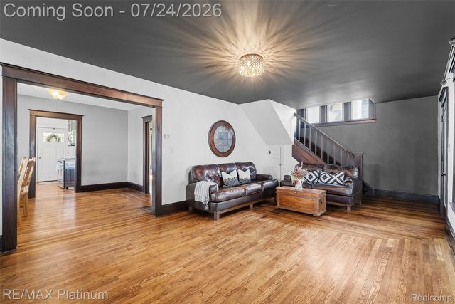 101 S Pine Street, Fenton, MI 48430