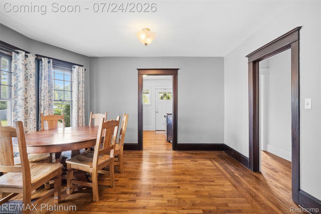 101 S Pine Street, Fenton, MI 48430
