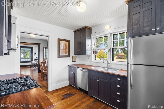 101 S Pine Street, Fenton, MI 48430