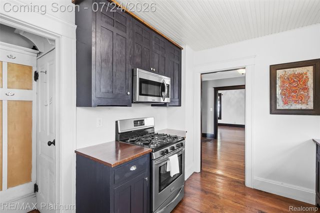 101 S Pine Street, Fenton, MI 48430