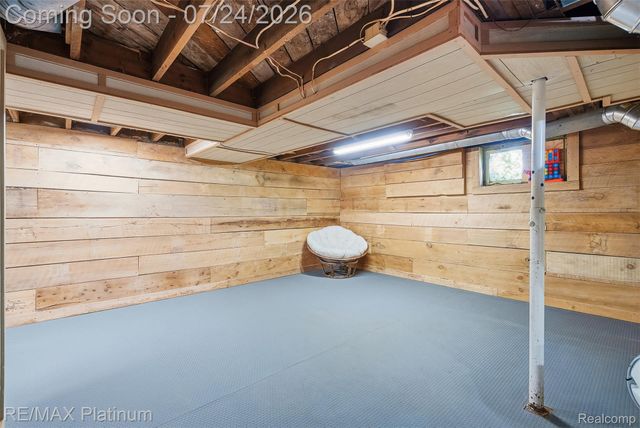 101 S Pine Street, Fenton, MI 48430
