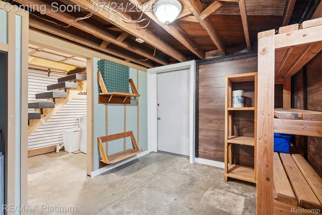 101 S Pine Street, Fenton, MI 48430