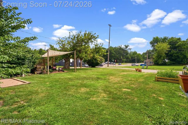 101 S Pine Street, Fenton, MI 48430