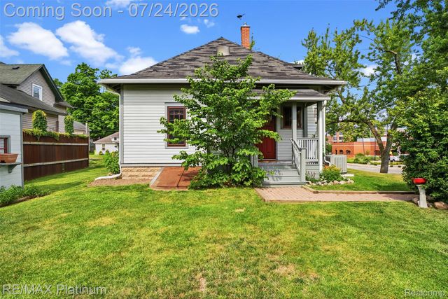 101 S Pine Street, Fenton, MI 48430