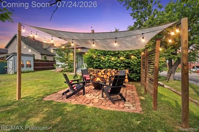 101 S Pine Street, Fenton, MI 48430