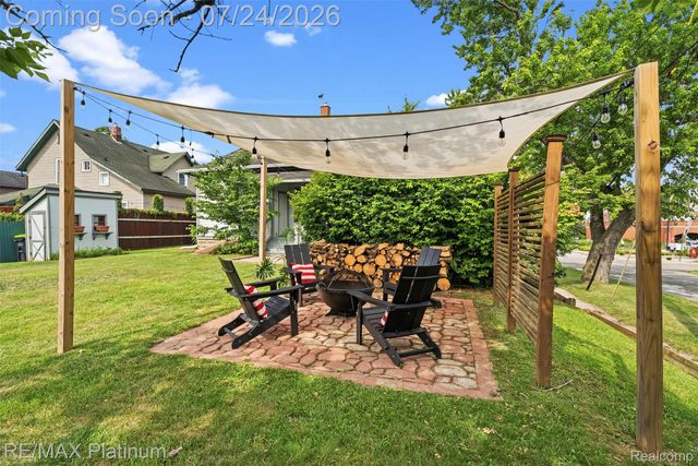 101 S Pine Street, Fenton, MI 48430