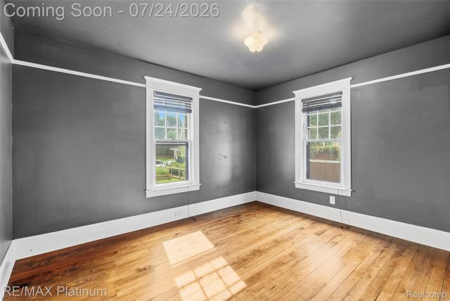 101 S Pine Street, Fenton, MI 48430