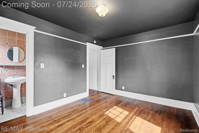 101 S Pine Street, Fenton, MI 48430