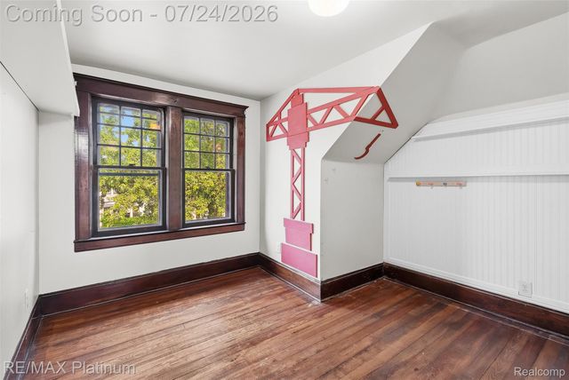 101 S Pine Street, Fenton, MI 48430