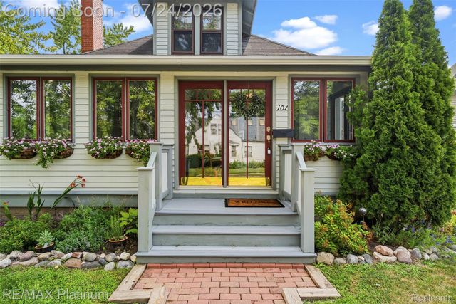 101 S Pine Street, Fenton, MI 48430