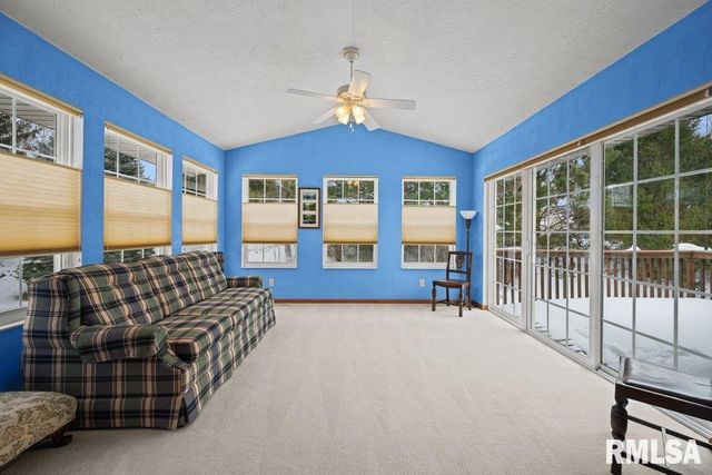 5377 RED FOX Road, Bettendorf, IA 52722