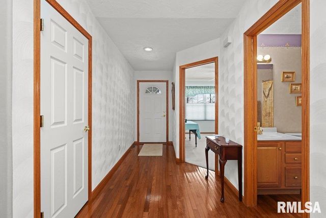 5377 RED FOX Road, Bettendorf, IA 52722