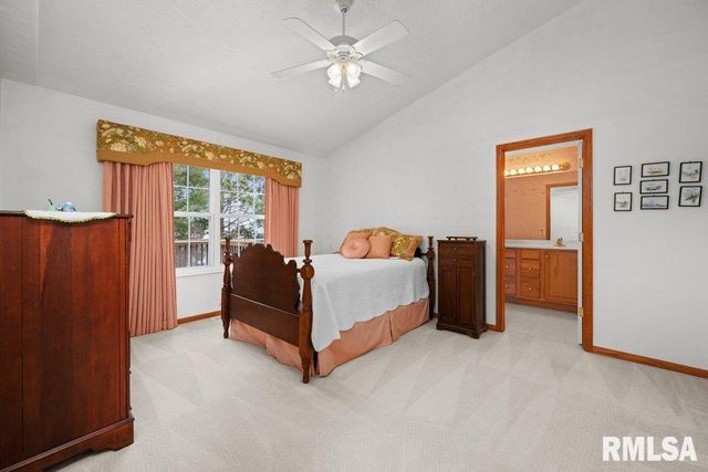 5377 RED FOX Road, Bettendorf, IA 52722