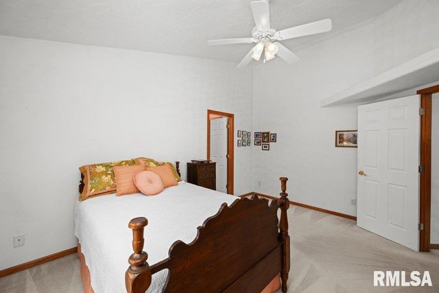 5377 RED FOX Road, Bettendorf, IA 52722