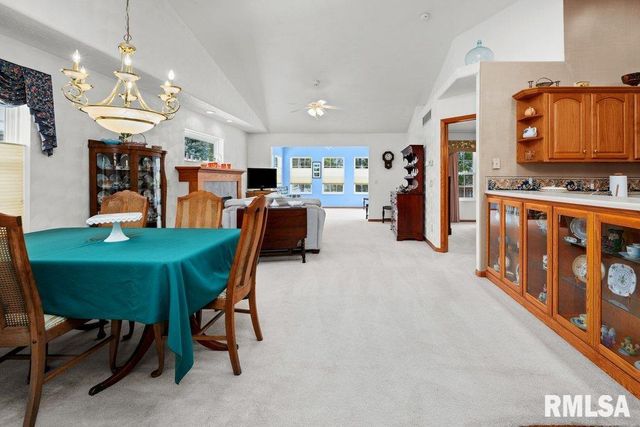 5377 RED FOX Road, Bettendorf, IA 52722