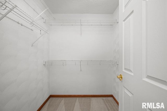 5377 RED FOX Road, Bettendorf, IA 52722