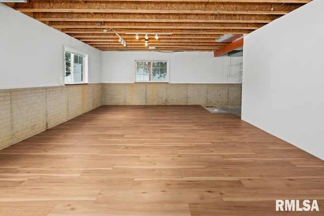 5377 RED FOX Road, Bettendorf, IA 52722