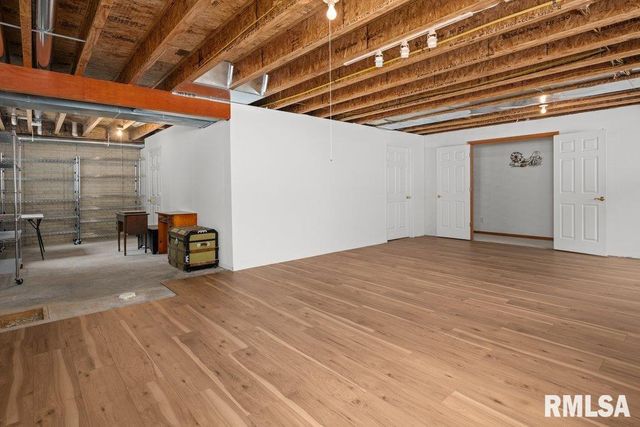 5377 RED FOX Road, Bettendorf, IA 52722