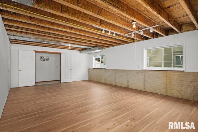 5377 RED FOX Road, Bettendorf, IA 52722