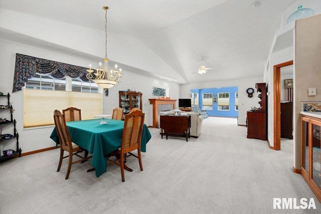 5377 RED FOX Road, Bettendorf, IA 52722