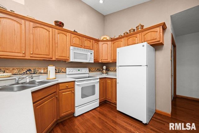 5377 RED FOX Road, Bettendorf, IA 52722