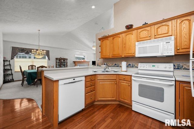 5377 RED FOX Road, Bettendorf, IA 52722