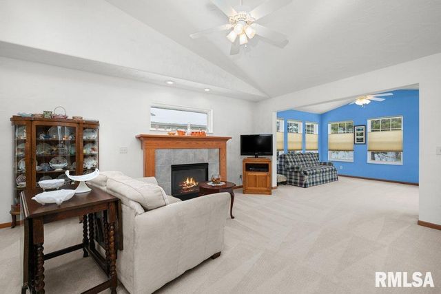 5377 RED FOX Road, Bettendorf, IA 52722