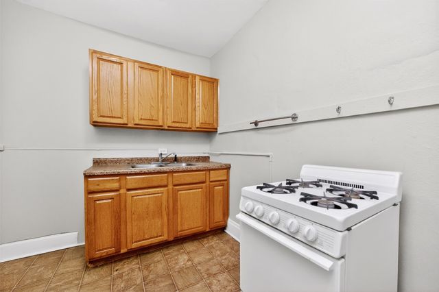 686 19th Street, Des Moines, IA 50314