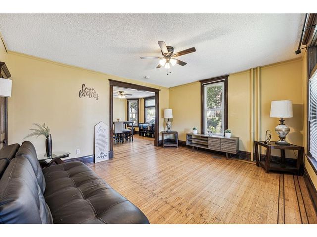 2827 Lyndale Avenue N, Minneapolis, MN 55411