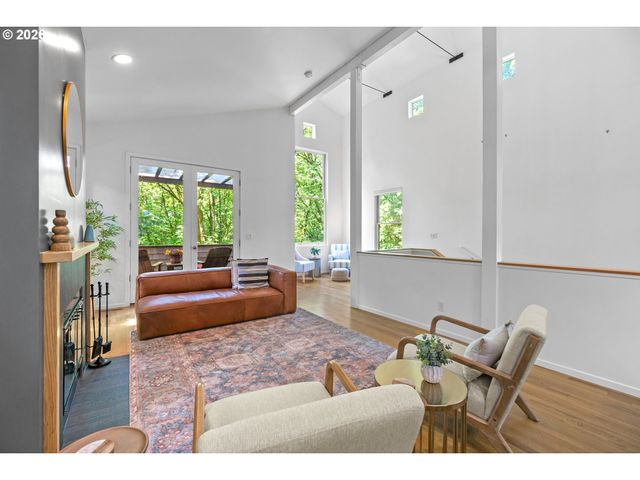 5733 Sw SALMON St, Portland, OR 97221