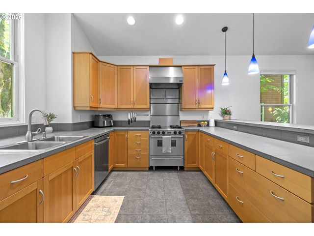 5733 Sw SALMON St, Portland, OR 97221