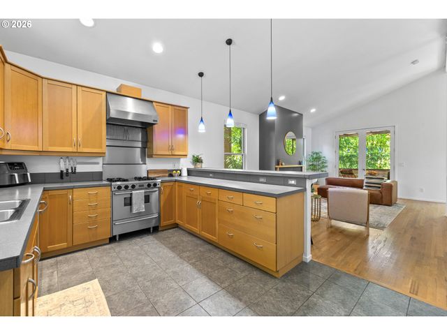 5733 Sw SALMON St, Portland, OR 97221