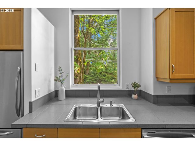 5733 Sw SALMON St, Portland, OR 97221