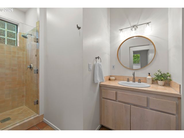 5733 Sw SALMON St, Portland, OR 97221
