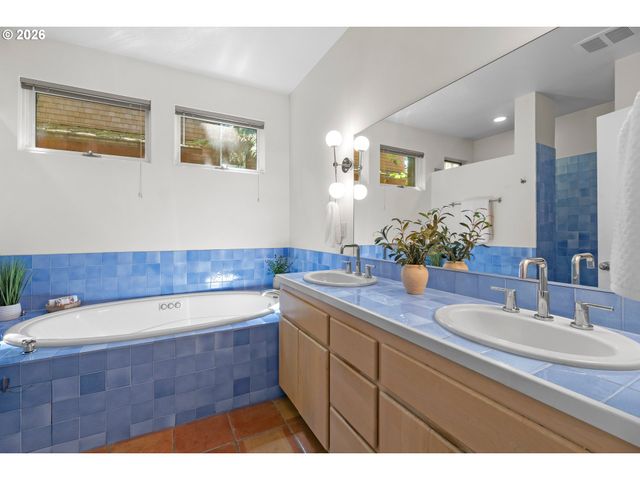 5733 Sw SALMON St, Portland, OR 97221