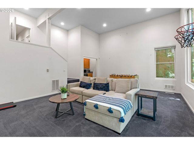 5733 Sw SALMON St, Portland, OR 97221