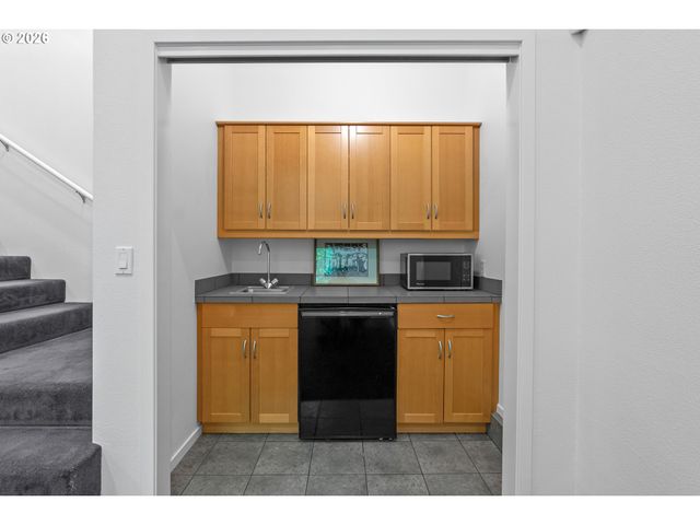 5733 Sw SALMON St, Portland, OR 97221