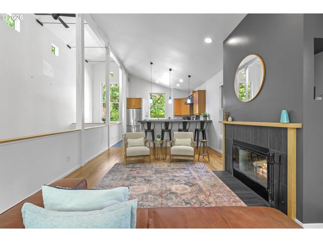 5733 Sw SALMON St, Portland, OR 97221