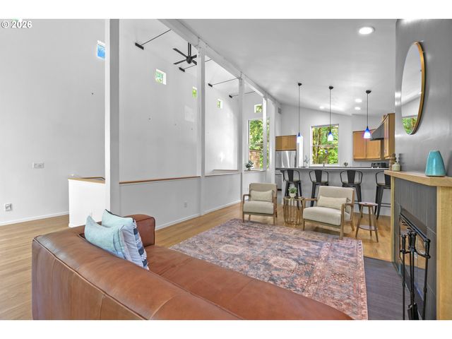 5733 Sw SALMON St, Portland, OR 97221