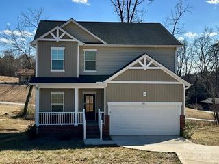 586 30th Avenue Circle NE, Hickory, NC 28601