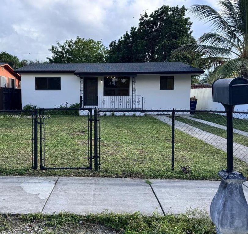 3040 NW 96th St, Miami, FL 33147