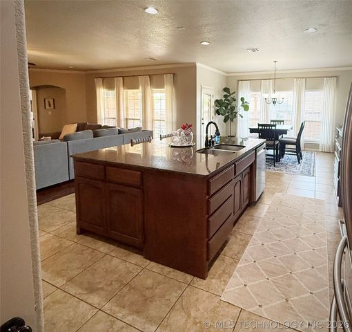 831 W 148th Street S, Glenpool, OK 74033