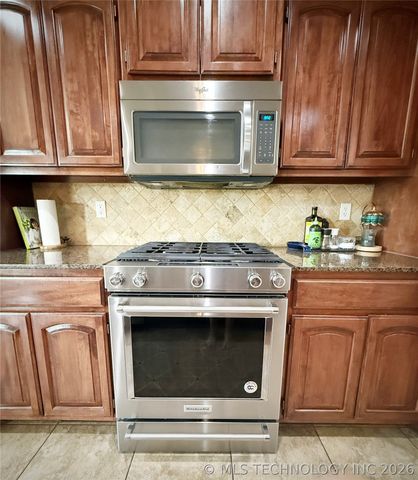 831 W 148th Street S, Glenpool, OK 74033